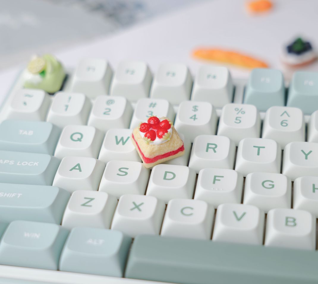 HandmadeResinStrawberryCakeKeycap-Single